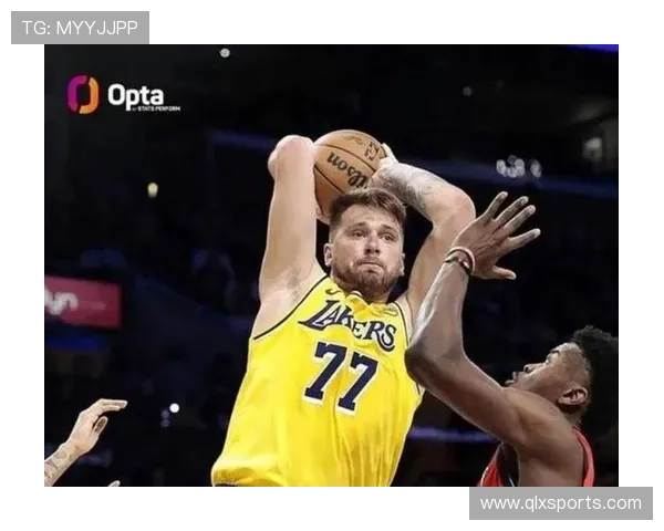 东契奇盛赞斯玛特防守技巧称其独特表现令人惊叹